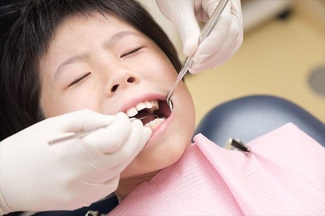昔よりも前歯が出てきたのはなぜ?原因や治す方法を解説