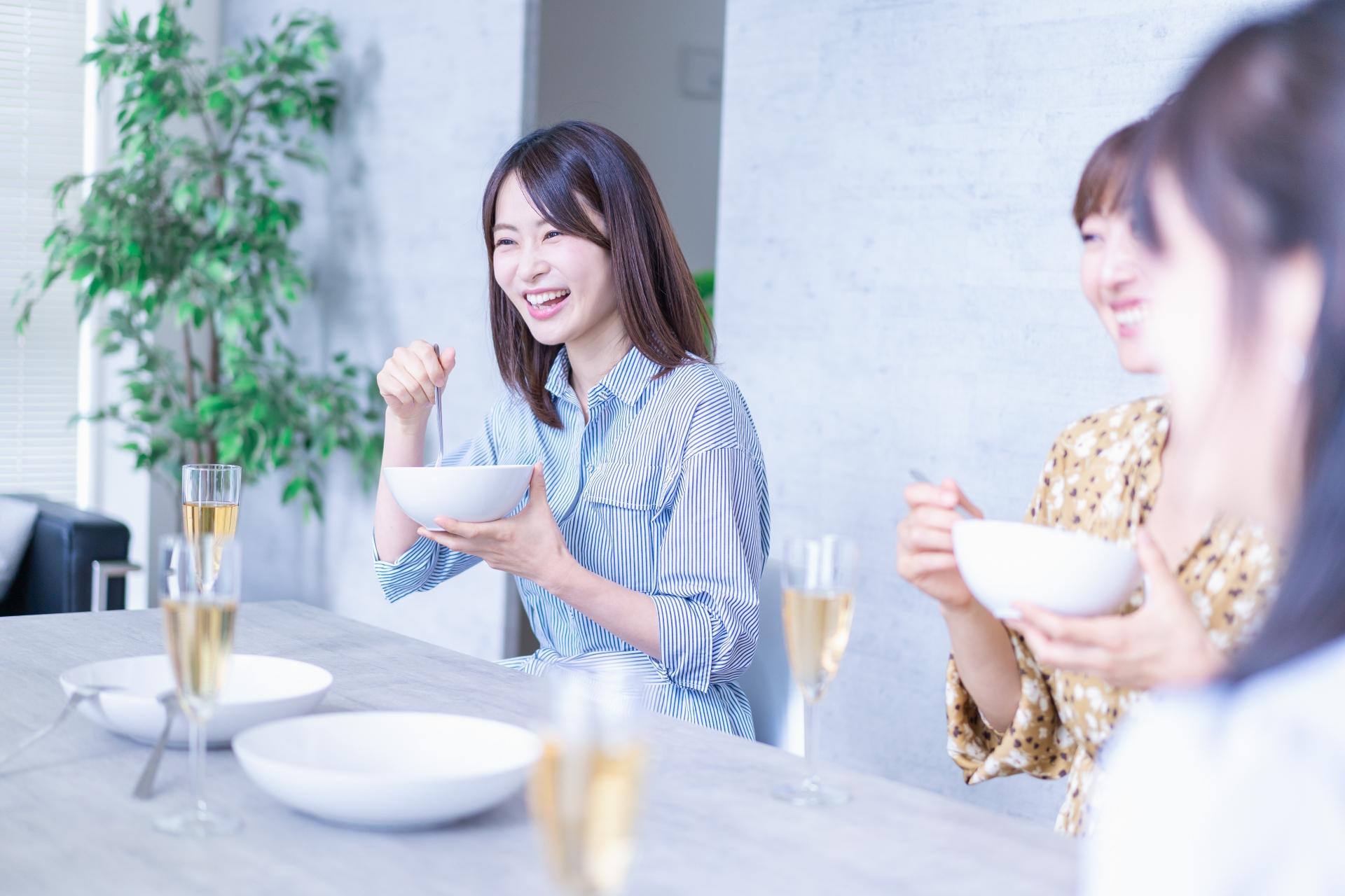 八重歯矯正で顔変わるって本当?後悔しないために知っておきたい顔の変化を解説