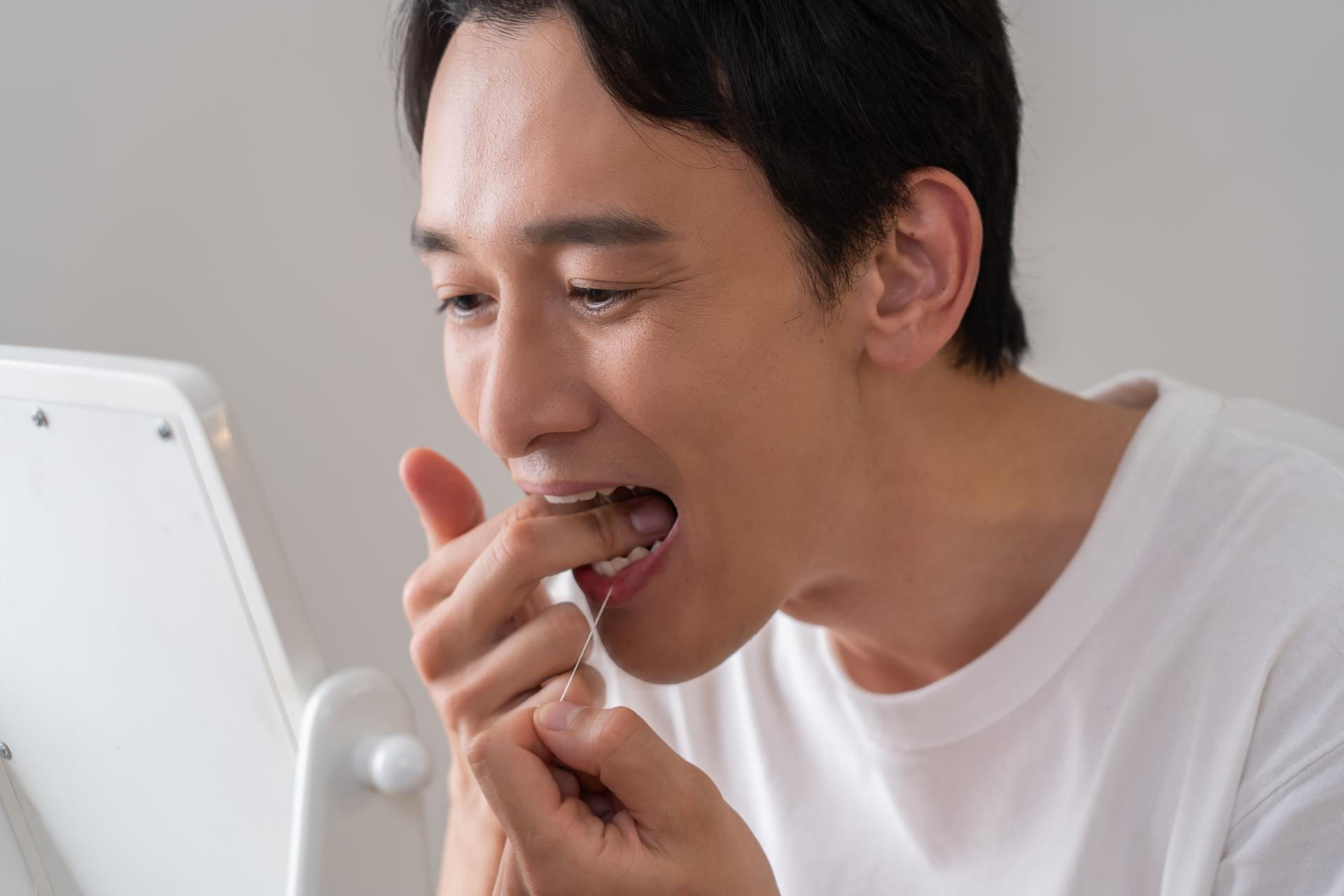 一時的にデ�ンタルフロスが臭い場合は磨き残しが原因