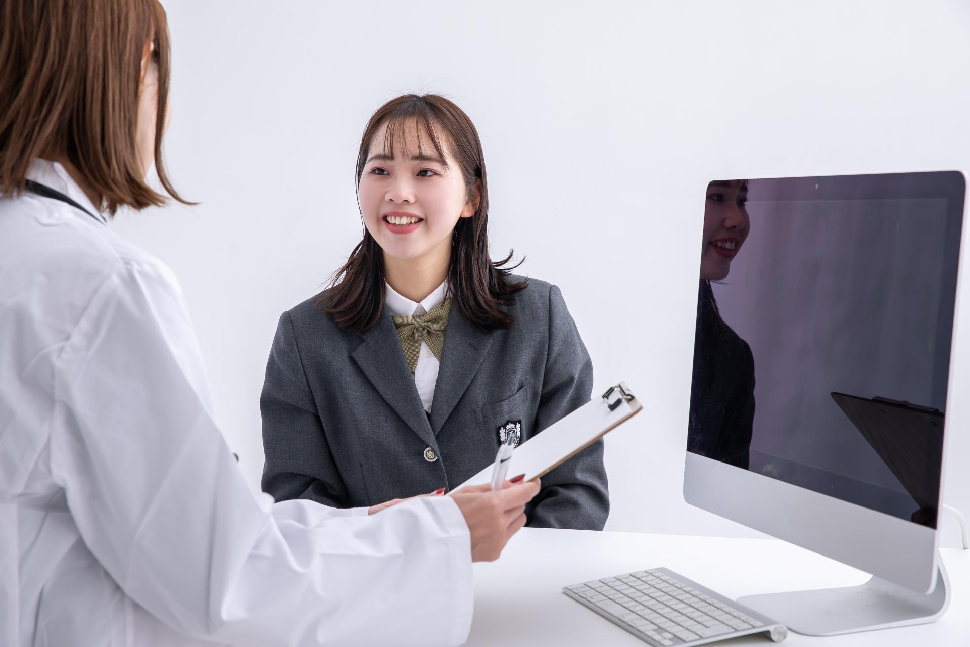 ホワイトニングは高校生や中学生でも可能！ただしリスクを理解しておこう